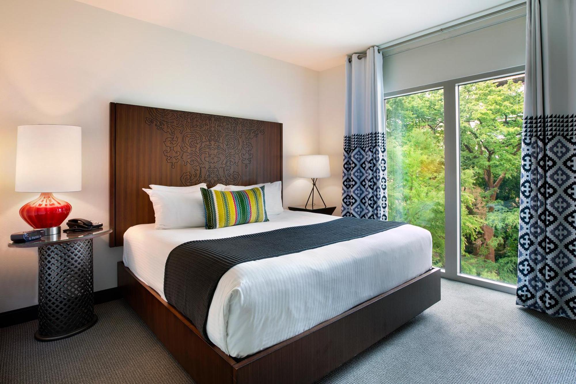 River View Corner King Suite