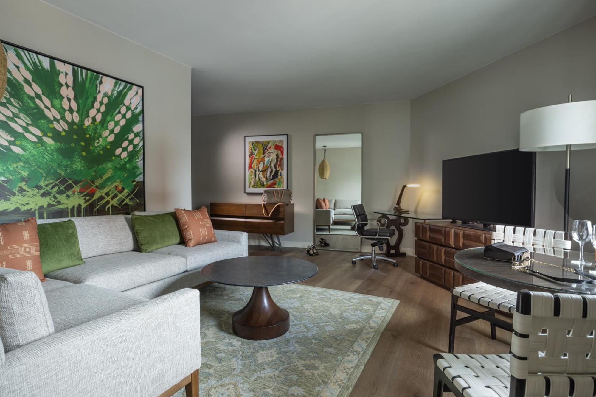 River View Corner King Suite
