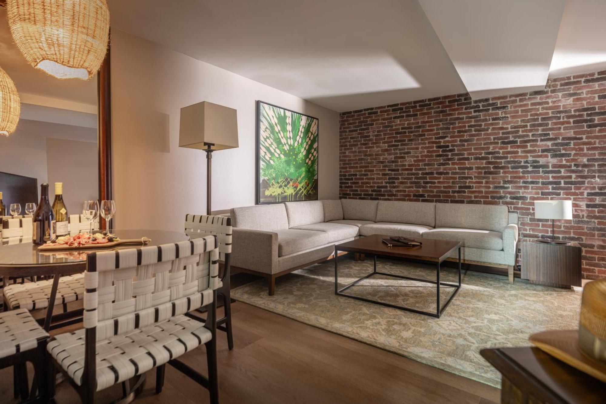 River View Corner King Suite