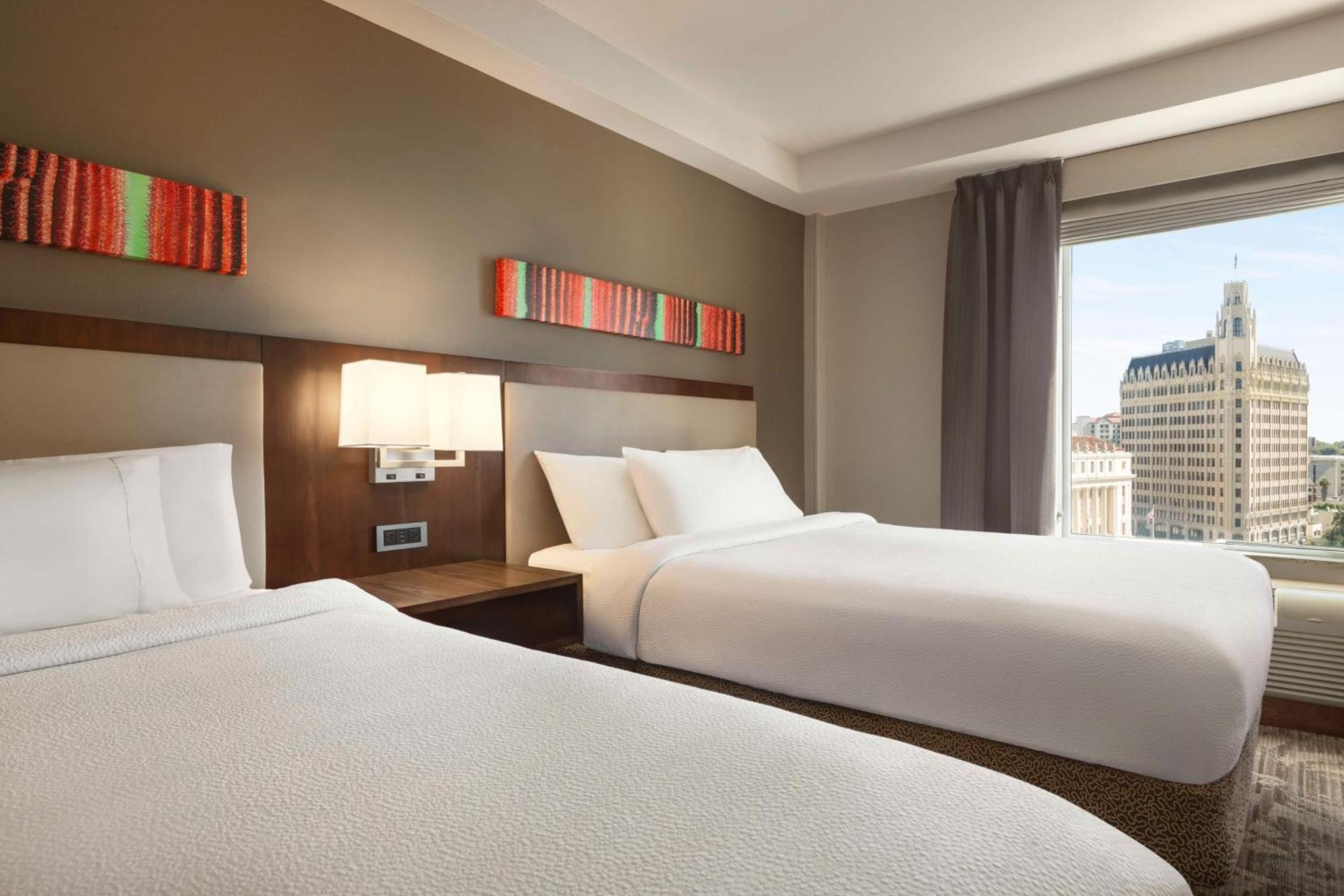 Queen Room Two Queen Beds Mobility Hearing Access