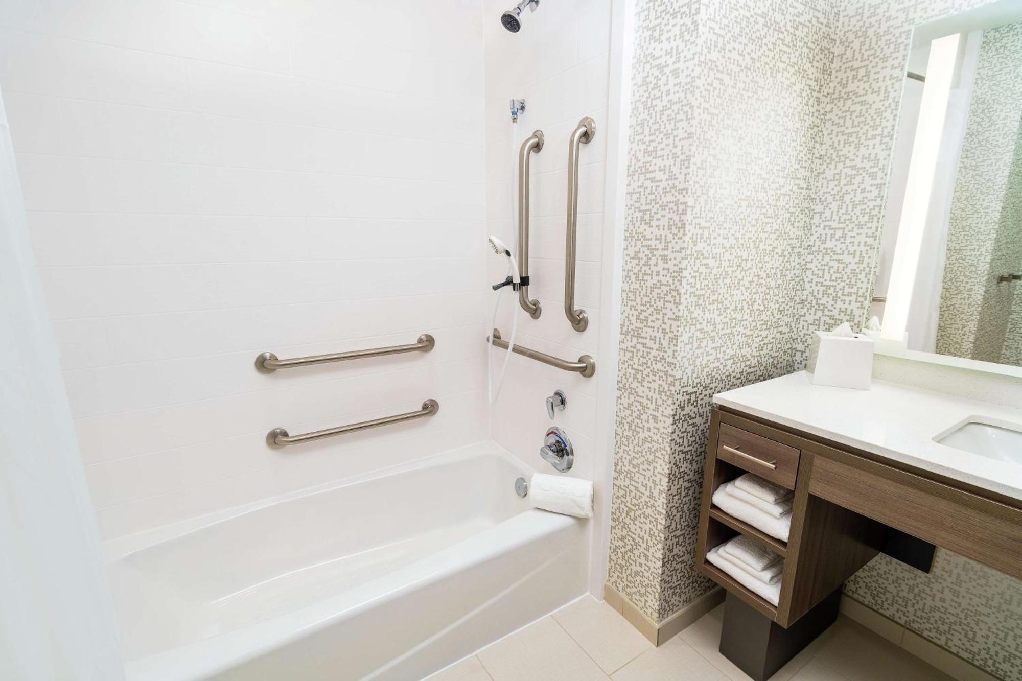 Queen Studio Two Queen Beds Mobility Hearing Access or Non-Smoking