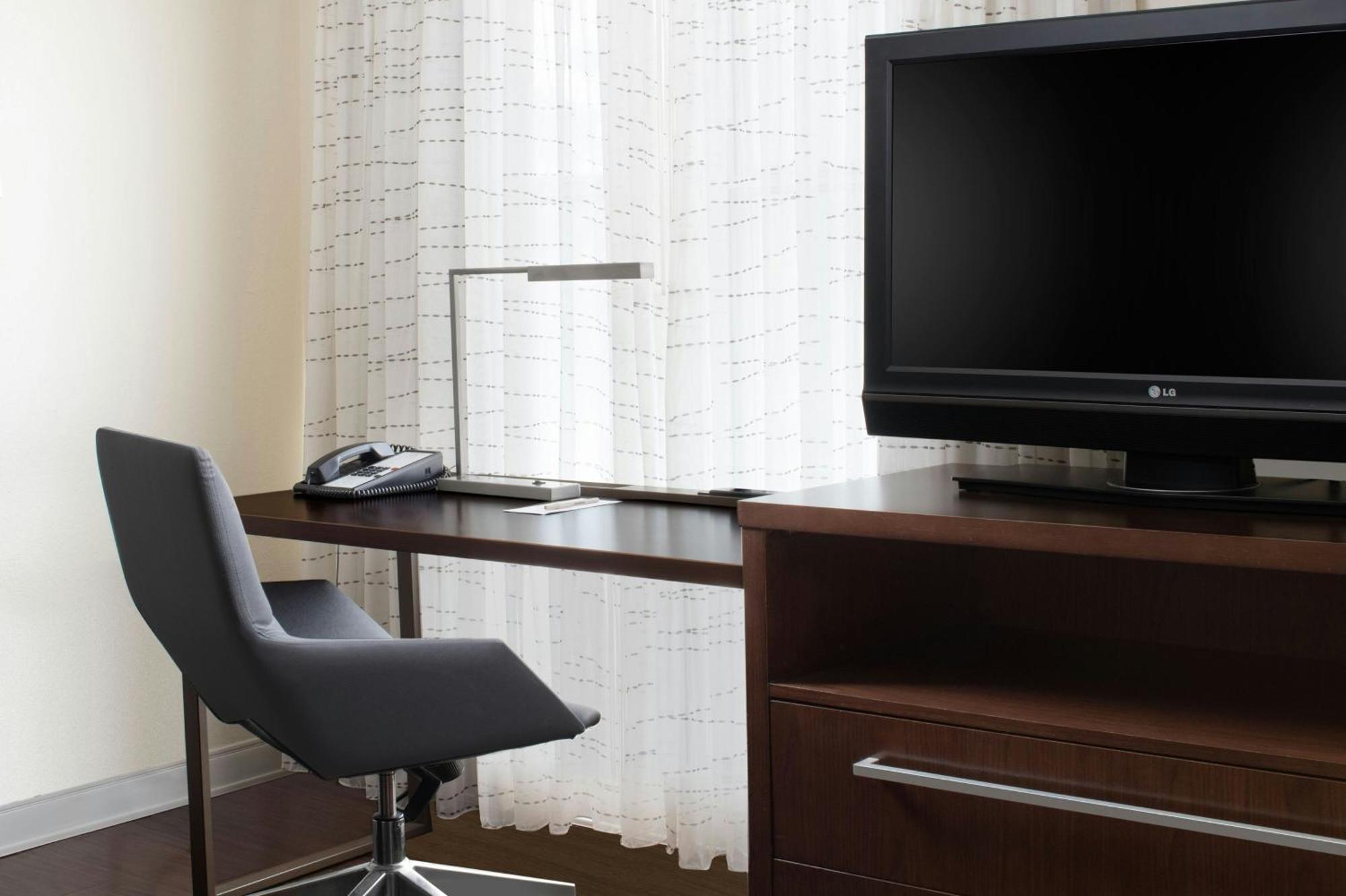 One-Bedroom Queen Suite Sofa Bed