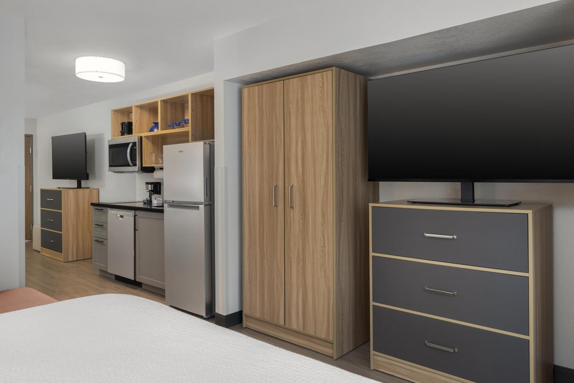 King Studio Suite