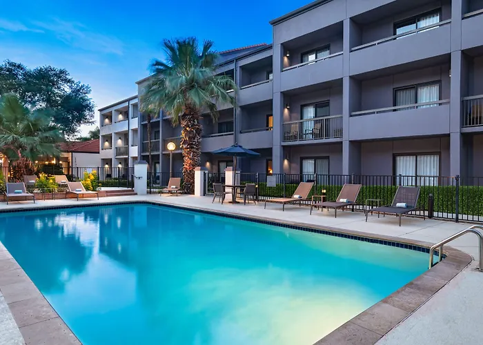 Courtyard By Marriott San Antonio Downtown Hotel
