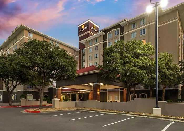 La Quinta By Wyndham San Antonio Airport Hotel